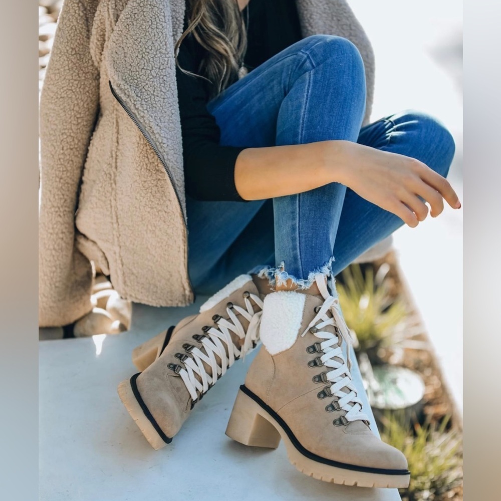 NIB Oasis Society Beige Lace Up Sherpa Vegan Suede Chunky Heeled Boots Booties - Picture 3 of 8